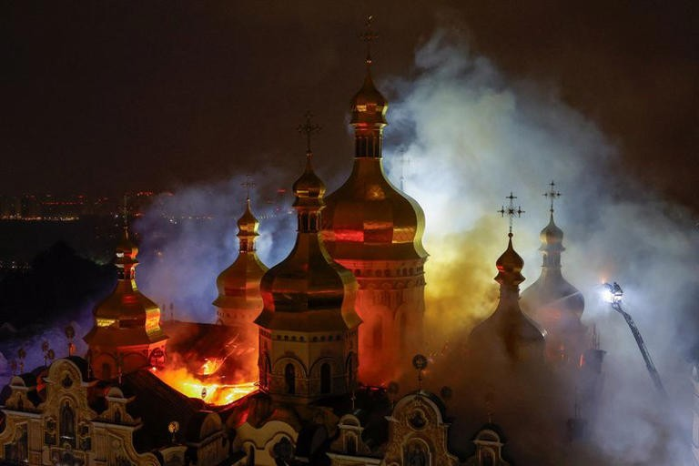 Russia-Ukarine War: યુક્રેન પર રશિયાનો ભીષણ હુમલો, ઐતિહાસિક ધાર્મિક સ્થળને નુકસાન અને અનેકના મોત 1 Russia-Ukarine War
