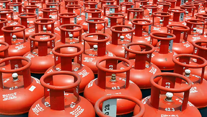 LPG Price Hike: મોદી સરકાર સામે વિપક્ષનો આક્રોશ: એલપીજી સિલિન્ડરના ભાવ વધારાને ગણાવી 'ભાજપ પ્રાયોજિત લૂંટ' 1 LPG Price Hike