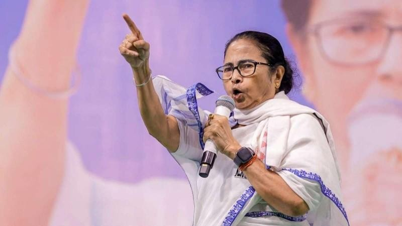 Party Split Dynasty Connection: મમતાના ગઢમાં બળવો, રાજનીતિમાં પરિવારવાદ અને સત્તાના સંઘર્ષનું શું છે કનેક્શન? 1 Party Split Dynasty Connection