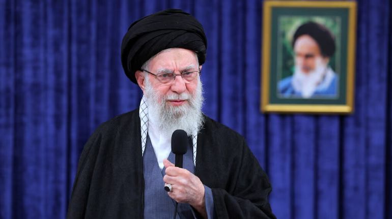 Khamenei Funeral Iran: ઇરાનમાં સદીની સૌથી મોટી શોક યાત્રાની તૈયારી: અયાતુલ્લા અલી ખામેનેઈની અંતિમ વિદાયમાં ૨ કરોડ લોકો ઉમટશે, ૩ દેશોમાં ફરશે જનાજો 1 Khamenei Funeral Iran
