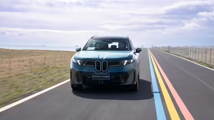 BMW iX3 Long Range Test: BMW ની નવી ઇલેક્ટ્રિક કાર iX3 એ રચ્યો ઇતિહાસ, સિંગલ ચાર્જમાં ૮૦૦ કિમીથી વધુનું અંતર કાપીને બધાને ચોંકાવ્યા 1 BMW iX3 Long Range Test