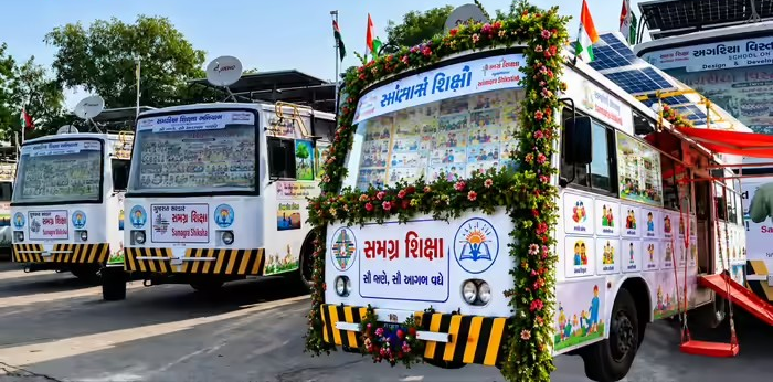 Gujarat Rannshala: રણ પ્રદેશમાં ફરતી શાળા, અગરિયાના બાળકો માટે ગુજરાત સરકાર લાવ્યું 'સ્કૂલ ઓન વ્હીલ્સ' 1 Gujarat Rannshala