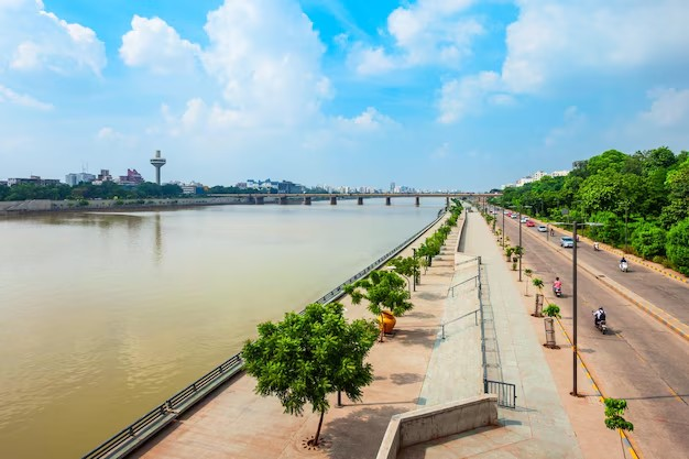 Sabarmati Riverfront Scam: સાબરમતી રિવરફ્રન્ટ સ્કેમ: ₹૮૦૦૦ કરોડની નદીની સરકારી જમીન માત્ર ₹૩.૭૫ કરોડમાં ખાનગી ખિસ્સામાં? કોટેશ્વર ટ્રસ્ટનો મોટો ખેલ 1 Sabarmati Riverfront Scam