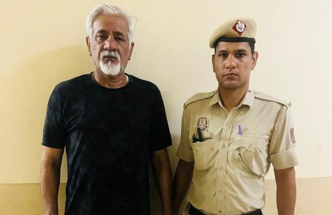 Delhi Hotel Fire Identity Scam: 21 લોકોનો ભોગ લેનારી હોટેલનો માલિક નીકળ્યો દેશદ્રોહી કૌભાંડનો સૂત્રધાર, પૈસા લઈને બાંગ્લાદેશીઓને બનાવ્યા ભારતીય નાગરિક 1 Delhi Hotel Fire Identity Scam