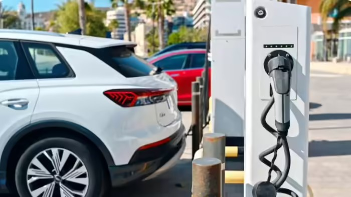 EV Battery Degradation: ઈલેક્ટ્રિક કારની બેટરી માટે ગરમી કે ઠંડી? કઈ ઋતુ છે વધુ જોખમી? જાણો લેટેસ્ટ રિસર્ચનું સત્ય 1 EV Battery Degradation
