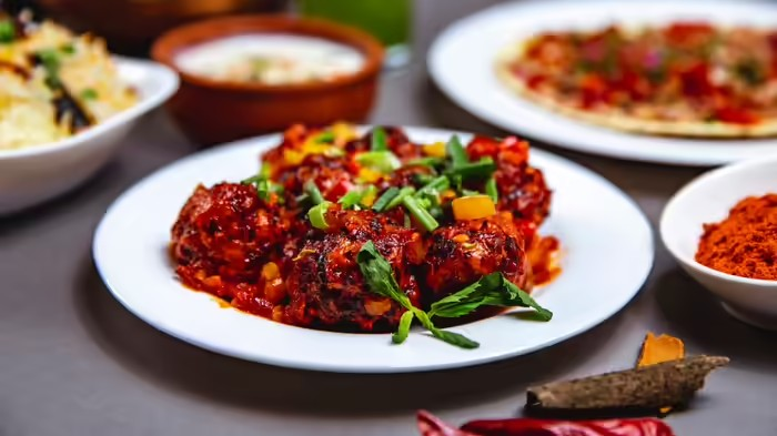 Gustatory Sweating: તીખું ખાતા જ પરસેવો છૂટે છે? જાણો આ 'ગસ્ટેટરી સ્વેટિંગ' પાછળનું વૈજ્ઞાનિક કારણ 1 Gustatory Sweating