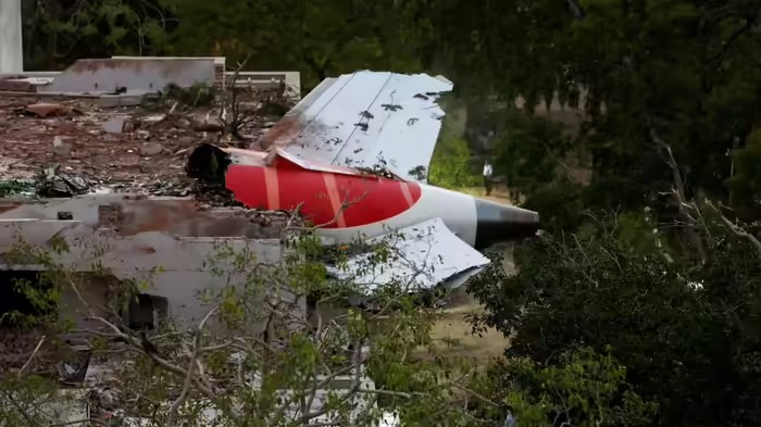 Ahmedabad Plane Crash: એર ઈન્ડિયાના તપાસ રિપોર્ટ પર સવાલો, પાઈલટ ફેડરેશને કરી સિમ્યુલેટર ટેસ્ટની માંગ 1 Ahmedabad Plane Crash
