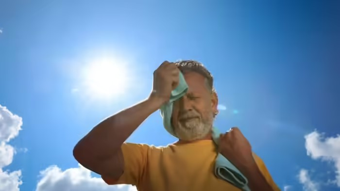 Heat stroke first aid tips: હીટ સ્ટ્રોકને ગંભીરતાથી લો, લૂ લાગવાના લક્ષણો અને બચવા માટેના ડોક્ટરના ખાસ ઉપાયો 1 mvlgffya