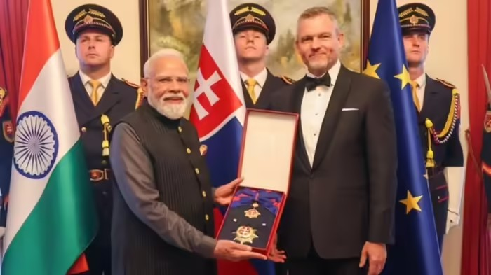 PM Modi Slovakia award: PM મોદીને મળ્યું સ્લોવાકિયાનું સર્વોચ્ચ સન્માન, ૧૪૦ કરોડ ભારતીયોને સમર્પિત કર્યો આ એવોર્ડ 1 PM Modi Slovakia award
