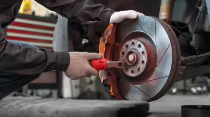 Brake Fade શું છે? જાણો શા માટે જોરદાર બ્રેકિંગ બાદ બ્રેક નબળા પડી જાય છે 1 Brake Fade