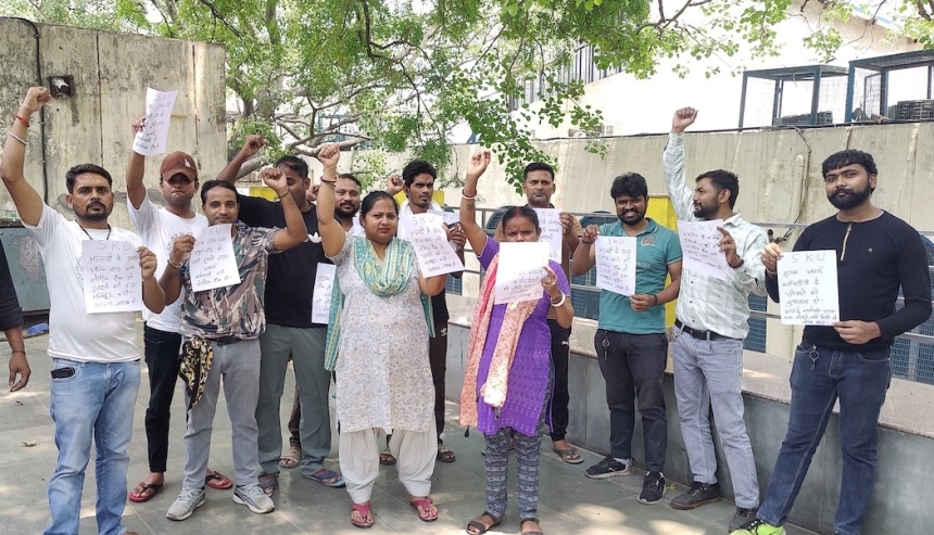 SKU protests mundka septic tank deaths: સેપ્ટિક ટેન્કમાં શ્રમિકોના મોત, SKU એ કહ્યું- જાતિગત ભેદભાવ અને કોન્ટ્રાક્ટ પ્રથા લઈ રહી છે જીવ 1 SKU protests mundka septic tank deaths