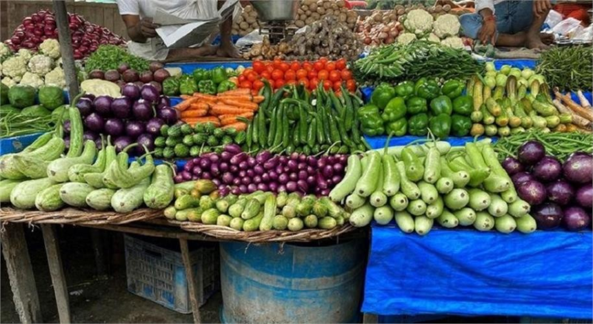 Rising Inflation: થાળીમાંથી શાકભાજી ગાયબ, દૂધ પણ મોંઘું: નેશનલ લેવલે વધતી મોંઘવારી સામે દેશભરની જનતામાં ભારે આક્રોશ 1 Rising Inflation