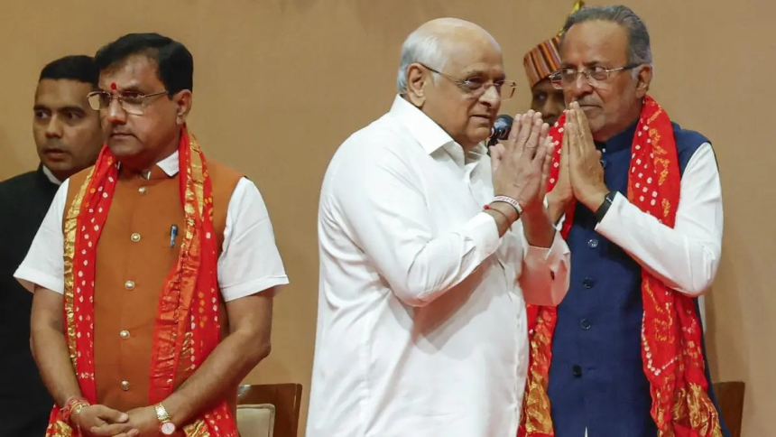 BJP Gujarat Politics: ભાજપનું કોંગ્રેસી કરણ: ગુજરાતમાં MP-MLAથી નિગમ ચેરમેન સુધી મૂળ કોંગ્રેસી નેતાઓનો દબદબો 1 BJP Gujarat Politics