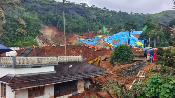 Wayanad Landslide Priyanka Gandhi: વાયનાડમાં કુદરતી આફત, ભૂસ્ખલનને કારણે બે લોકોના મોત, પ્રિયંકા ગાંધીએ રાહત અને બચાવ કામગીરીમાં સહયોગ આપવા કરી અપીલ 1 Wayanad Landslide Priyanka Gandhi