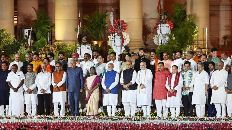 Modi Cabinet Reshuffle 2026: મોદી સરકારનું મંત્રીમંડળ વિસ્તરણ 2026: કેમ થઈ રહ્યો છે ફેરબદલ અને શું છે 5 મોટા રાજકીય ફાયદા? 1 Modi Cabinet Reshuffle 2026