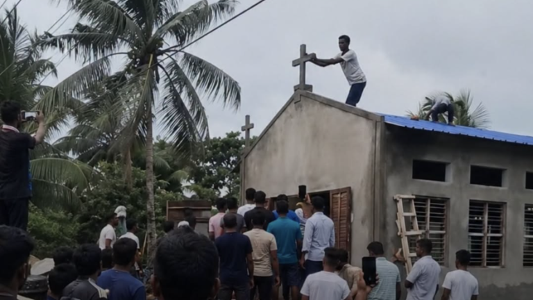 Sonarpur Church Vandalism: બંગાળમાં સાંપ્રદાયિક તણાવ, સોનારપુરમાં નિર્માણાધીન ચર્ચ પર હુમલો, ક્રોસ તોડીને ધર્મ પરિવર્તનના લગાવ્યા આક્ષેપો 1 Sonarpur Church Vandalism