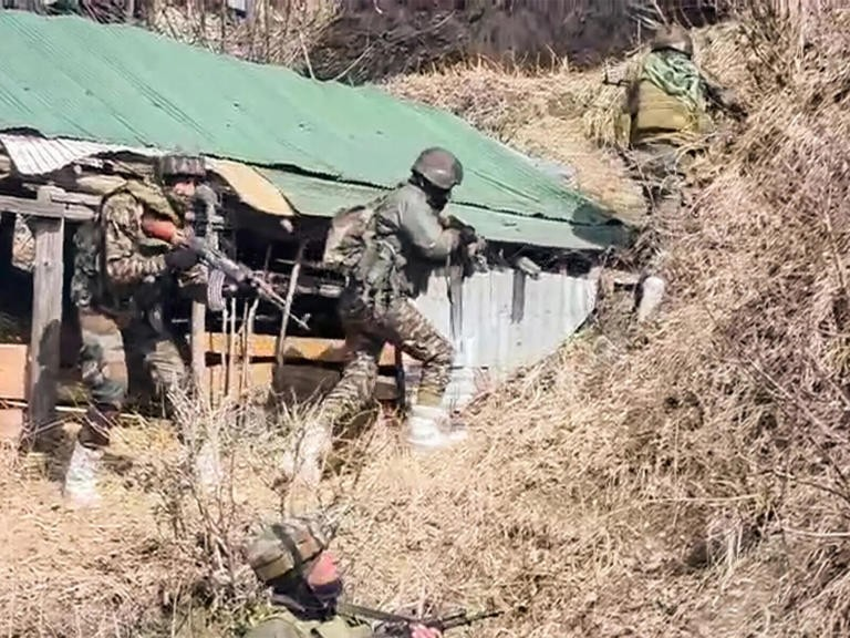 Manipur Ukhrul Attack: મણિપુરના ઉખરુલમાં સુરક્ષાદળો પર મોટો હુમલો, આસામ રાઈફલ્સના બે જવાનો શહીદ 1 Manipur Ukhrul Attack