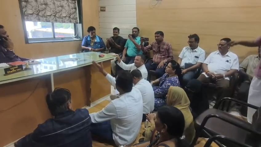 Bharuch Municipality: ભરૂચ પાલિકામાં વિકાસકામોને લઈ સત્તાપક્ષ-વિપક્ષ વચ્ચે ઉગ્ર બોલાચાલી: પ્રમુખની ચેમ્બરમાં જ કોંગ્રેસનું ધરણા પ્રદર્શન 2 Bharuch Municipality