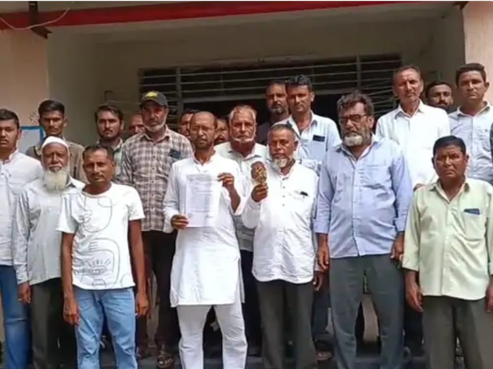 Hemani Company Pollution: હેમાની કંપનીના પ્રદૂષણથી ખેડૂતો હેરાન પરેશાન: કંપનીના ગેટ પર આક્રોશ સાથે કડક કાર્યવાહીની માંગ ઉચ્ચારી 2 Hemani Company Pollution