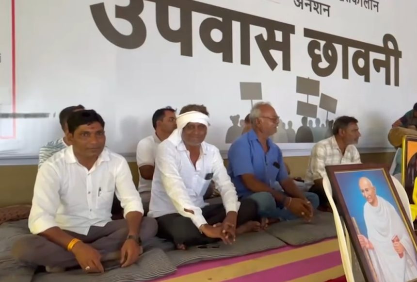 Gujarat farmers protest: ખેડૂતોનો આક્રોશ: ગુજરાતમાં વીજલાઈન પ્રોજેક્ટ સામે આંદોલન તેજ, ચાર ગણા વળતરની માંગ સાથે પડધરી અને જેતપરમાં ઉપવાસ 1 Gujarat farmers protest