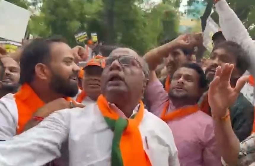 BJP Protest Against Congress: કોંગ્રેસના વિરોધ સામે ભાજપનું રાજીવ ગાંધી ભવન ખાતે પ્રદર્શન, કાર્યકરોએ રાહુલ ગાંધી અને કોંગ્રેસ પર સાધ્યું નિશાન 1 BJP Protest Against Congress