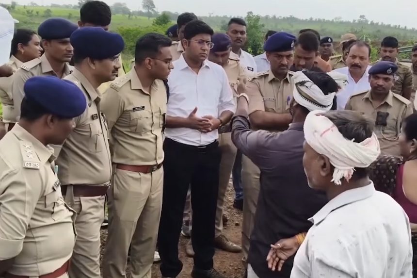 Shakbara land dispute Tribal Protest: શાકબારામાં જમીન મુદ્દે ફરી તણાવ, આદિવાસી ખેડૂતો અને પોલીસ વચ્ચે ઘર્ષણ 1 Shakbara land dispute Tribal Protest