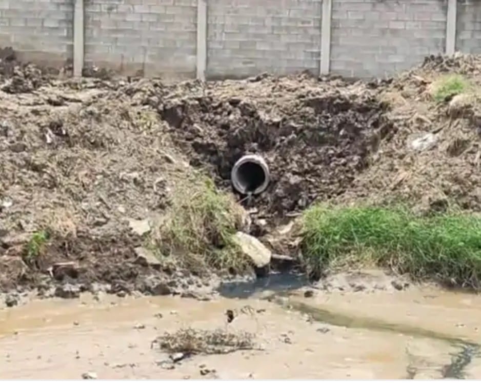 Dahej chemical pollution: દહેજમાં ફરી પ્રદૂષણનો વિવાદ ઉભો થયો, SRF કંપની નજીકના નાળામાં કાળું શંકાસ્પદ પ્રવાહી મળી આવતા GPCBએ લીધા સેમ્પલ 2 Dahej chemical pollution