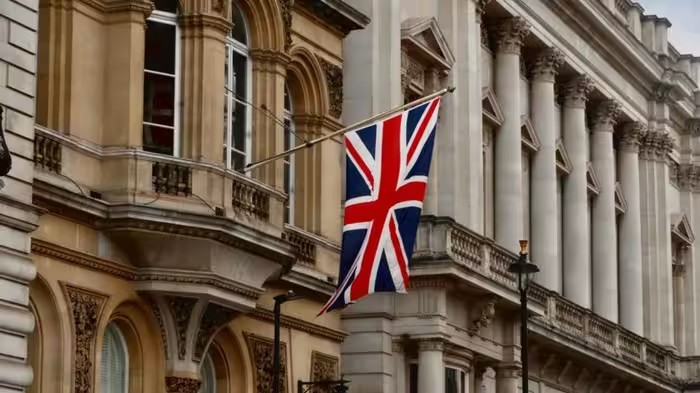 India Young Professionals Scheme: Job Offer વગર UK જવાની તક! ભારતીયો માટે 2 વર્ષનો Young Professionals Visa, અરજી પ્રક્રિયા શરૂ 1 India Young Professionals Scheme