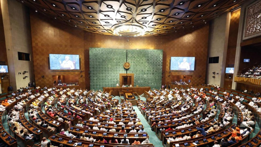 Parliament Suspension Rules: સંસદમાં હોબાળો કરનાર સાંસદો સામે શું કાર્યવાહી થઈ શકે? જાણો લોકસભા અને રાજ્યસભાના નિયમો 1 Parliament Suspension Rules
