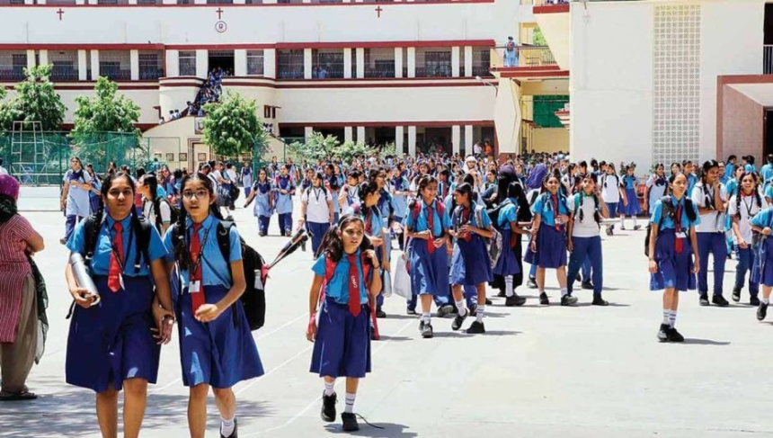 Commercialization of Education: સરકાર આપે ગ્રાન્ટ, શાળાઓ કરે બેફામ લૂંટ: વાલીઓ પર 3,500 કરોડનો બોજ 1 Commercialization of Education