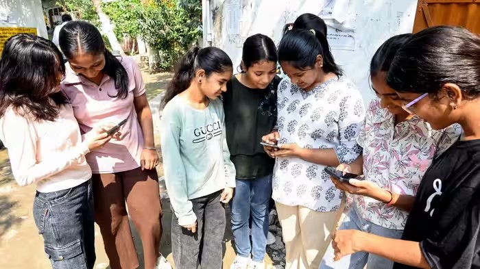 CBSE 10th Result: CBSE ૧૦મા ધોરણની સેકન્ડ બોર્ડનું પરિણામ જાહેર, ડિઝીલોકર પરથી માર્કશીટ કેવી રીતે ડાઉનલોડ કરવી? 1 CBSE 10th Result