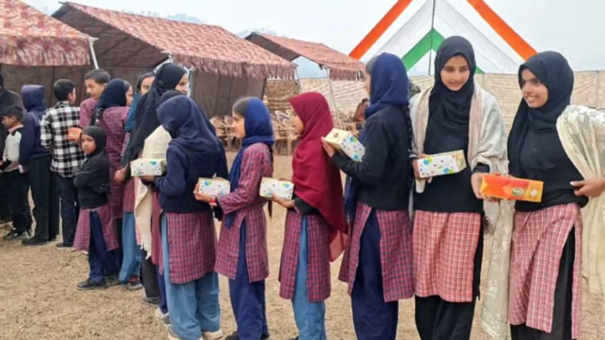 Minority Education India: લઘુમતી વિદ્યાર્થીઓના પ્રવેશમાં વધારો, છતાં ધર્મ આધારિત માહિતી ઉપલબ્ધ નથી: લોકસભામાં સરકારે આપી માહિતી 1 Minority Education India