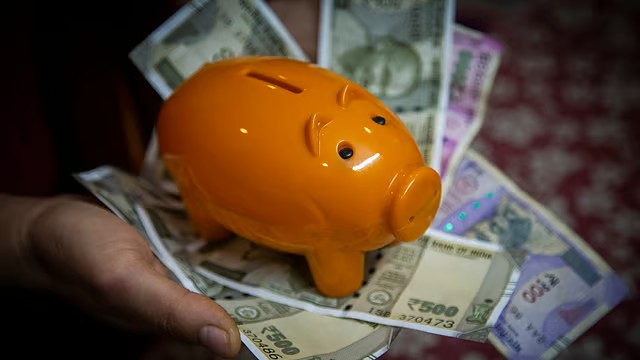 Small Savings Schemes Interest Rates: જુલાઈ-સપ્ટેમ્બર ક્વાર્ટર માટે સ્મોલ સેવિંગ સ્કીમ્સના વ્યાજ દરો જાહેર, જાણો કઈ સ્કીમમાં કેટલું મળશે વળતર 1 Small Savings Schemes Interest Rates