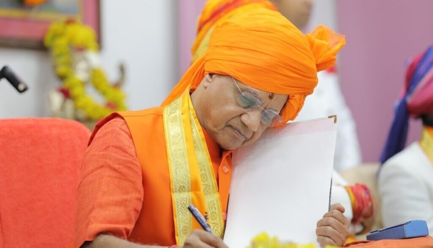 Ram Mandir Donation Dispute: રામ મંદિરના વિવાદમાં કોષાધ્યક્ષ ગોવિંદ દેવ ગિરીની સ્પષ્ટતા, દાનની ગણતરીમાં કોઈ ભૂમિકા નહીં, તપાસની કરી માંગ 1 Ram Mandir Donation Dispute