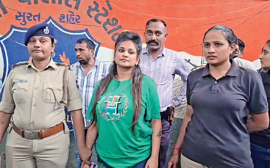 Kirti Patel Arrest: સોશિયલ મીડિયા ઇન્ફ્લુએન્સર કીર્તિ પટેલની ફરી ધરપકડ, સુરત પોલીસે સુરેન્દ્રનગરથી ઝડપી 1 Kirti Patel Arrest