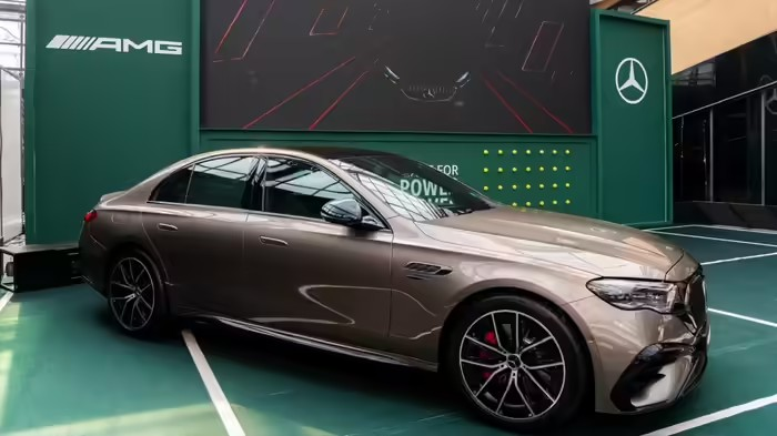 Mercedes-AMG E 53 HYBRID 4MATIC+: Mercedes-Benz India એ લોન્ચ કરી AMG E 53 HYBRID 4MATIC+, જાણો કિંમત, ફીચર્સ અને પરફોર્મન્સ 1 Mercedes-AMG E 53 HYBRID 4MATIC+