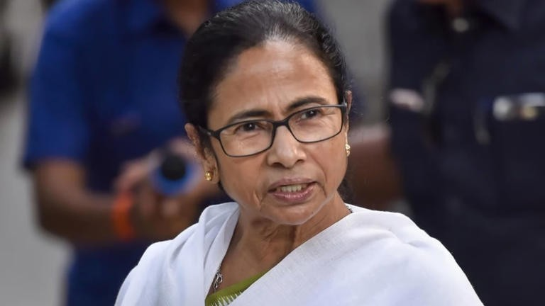 TMC Bank Accounts Frozen: TMC પર ED નો મોટો સપાટો, પાર્ટીના બેંક ખાતાઓ ફ્રીઝ, પાર્ટીએ કહ્યું- રાજનીતિથી પ્રેરિત એજન્સીની કાર્યવાહી 1 TMC Bank Accounts Frozen