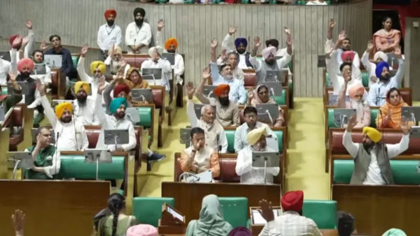 Punjab Anti-Sacrilege Law Controversy: પંજાબના ધારાસભ્યોએ વાંચ્યા વગર જ પસાર કર્યો બેઅદબી વિરોધી કાયદો 1 Punjab Anti-Sacrilege Law Controversy