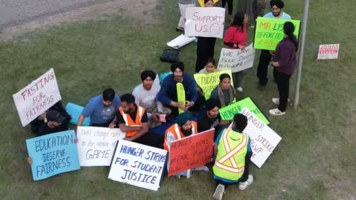 Canada PGWP Protest: "ઘરે પાછા જાઓ" : કેનેડામાં વિરોધ કરનાર ભારતીય વિદ્યાર્થીઓને સરકારની કડક સલાહ 1 Canada PGWP Protest
