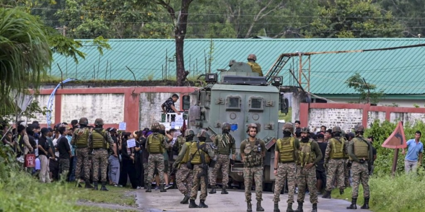 Manipur Economic Blockade: ૨૫૦ રૂપિયા લીટર પેટ્રોલ, ૫,૦૦૦ રૂપિયાનો ગેસ સિલિન્ડર, નાકાબંધી વચ્ચે મણિપુરમાં ઘેરાયું માનવીય સંકટ 1 Manipur Economic Blockade