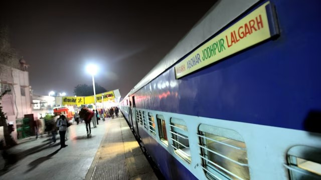 Cancer Train: પંજાબથી બીકાનેર સુધીની 'કેન્સર ટ્રેન': દર્દ, સંઘર્ષ અને આશાની અનોખી સફર 1 Cancer Train