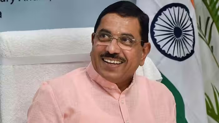 Prahlad Joshi New Education Minister: પ્રહલાદ જોશી બન્યા નવા શિક્ષણ મંત્રી, પદ સંભાળતા જ આપ્યું પ્રથમ નિવેદન 1 Prahlad Joshi New Education Minister