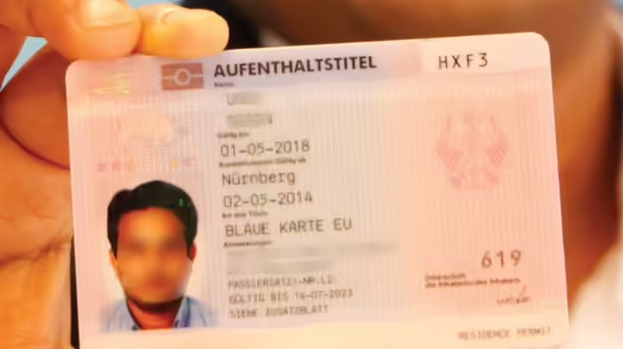 Germany EU Blue Card: જર્મનીમાં નોકરીનું સપનું, EU બ્લૂ કાર્ડ શું છે અને ભારતીયો કેવી રીતે મેળવી શકે છે આ ખાસ પરમિટ? 1 Germany EU Blue Card