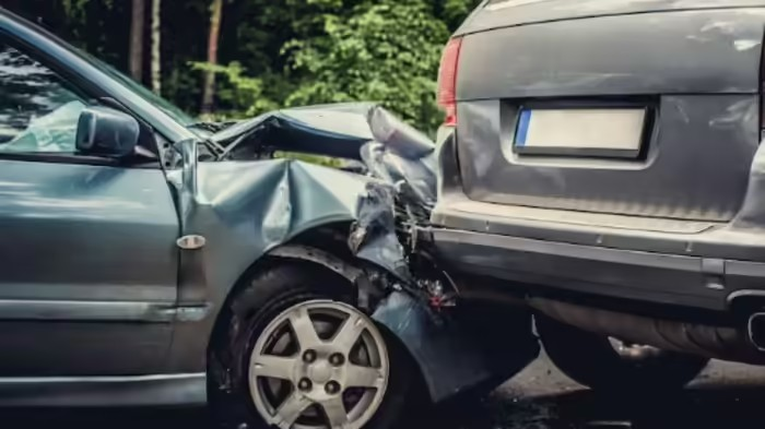 3-Second Driving Rule: ડ્રાઈવિંગ દરમિયાન અકસ્માત ટાળવા માટે અકસીર છે 3-સેકન્ડનો નિયમ, જાણો કેવી રીતે કરવો ઉપયોગ 1 3-Second Driving Rule