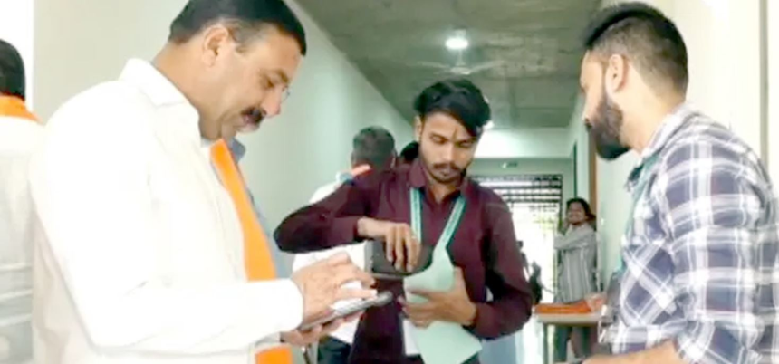BJP mobile ban Kamalam: લીકના ડરથી કમલમમાં નવો નિયમ: મીટિંગ પહેલા મોબાઈલ જમા 1 BJP mobile ban Kamalam