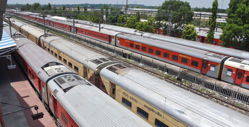 Bihar Overhead Railway Wire Theft: બિહારમાં અજીબ ચોરી, રેલવે લાઈનમાંથી ૨૫ હજાર વોલ્ટના હાઈટેન્શન તારની ચોરી, ૩ કલાક સુધી ટ્રેન સેવા ઠપ 1 Bihar Overhead Railway Wire Theft