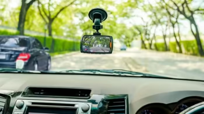 Dashcam Guide: કાર માટે ડેશકેમની પસંદગી, ઈન-બિલ્ટ અને આફ્ટરમાર્કેટ કેમેરા વચ્ચેના તફાવત અને ફાયદા-ગેરફાયદા 1 Dashcam Guide