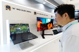 Samsung 300Hz OLED Display