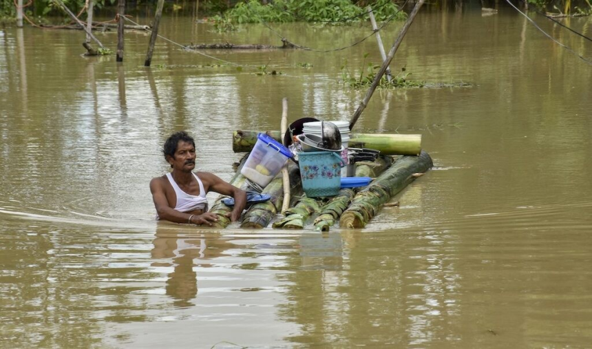 Assam Flood: આસામમાં પૂરની સ્થિતિ ગંભીર, મૃત્યુઆંક 95 પર પહોંચ્યો, 14 જિલ્લામાં 1.6 લાખથી વધુ લોકો પ્રભાવિત 1 Assam Flood