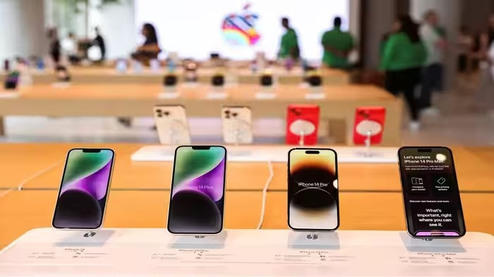 Smartphone-Laptop Price Hike: મોબાઇલ અને લેપટોપના ભાવમાં 15%થી વધુ ઉછાળો, AIની વધતી માંગથી મેમરી ચિપ મોંઘી 1 Smartphone-Laptop Price Hike
